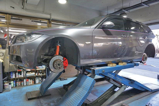 ブレーキキャリパー塗装 安く早く仕上げたいならアローバへ BMW 1シリーズ E91